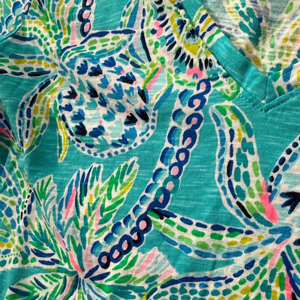 🌸 NWT Lilly Pulitzer Etta V-Neck Top - Picture 3 of 7